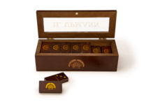 H. Upmann Domino Set